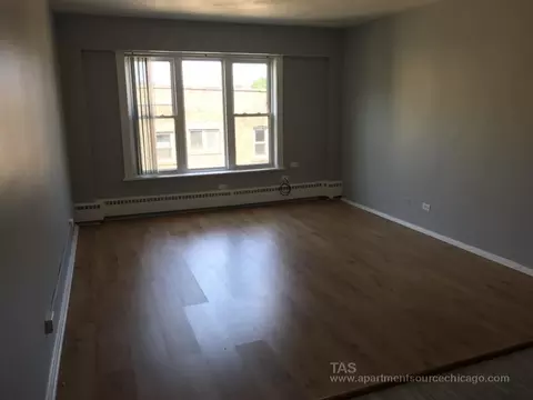 7333 N Ridge Blvd #111, Chicago, IL 60645
