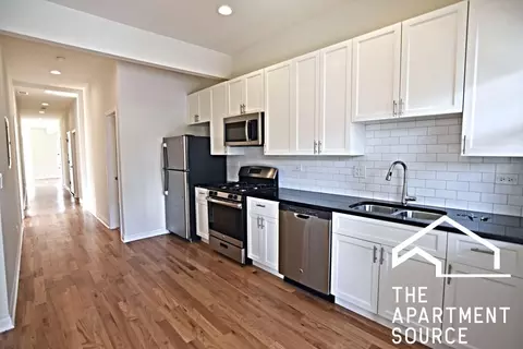 732 W Grace St #3E, Chicago, IL 60613
