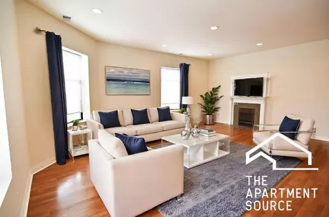 802 W Belmont Ave #3E, Chicago, IL 60657