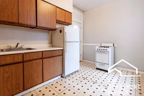w barry ave, Chicago, IL 60657