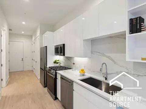 812 W Adams St #605, Chicago, IL 60607