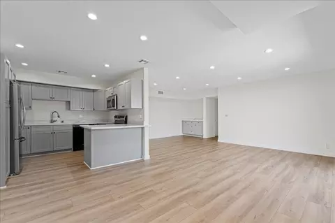 17424 Burbank Blvd #205, Encino, CA 91316