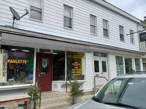 222 224 Warren St #1, Hudson, NY 12534