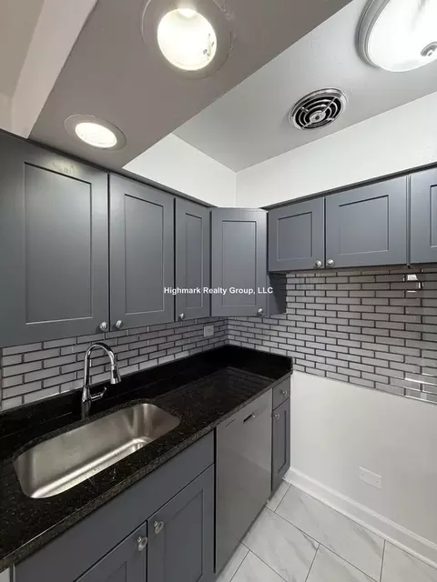 6830 N Sheridan Rd #260, Chicago, IL 60626