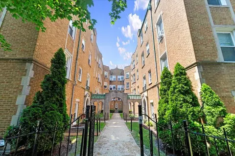 6420 N Newgard Ave #3E, Chicago, IL 60626