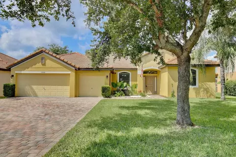 3908 Coastal Breeze Dr, Kissimmee, FL 34744