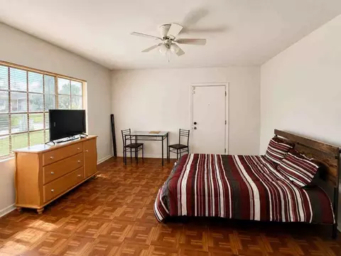 6006 Jaguar Dr W #4, Jacksonville, FL 32244