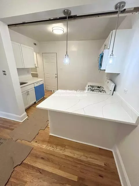 4418 N Whipple St #3, Chicago, IL 60625