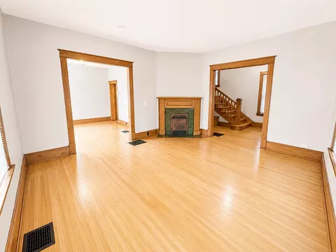 453 Wheeler St N, Saint Paul, MN 55104