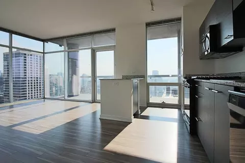 805 N La Salle Dr #2-2, Chicago, IL 60610