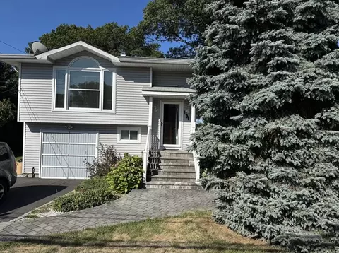 2794 Ocean Ave #2, Ronkonkoma, NY 11779