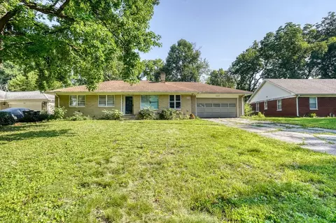 2920 Highwoods Dr, Indianapolis, IN 46222