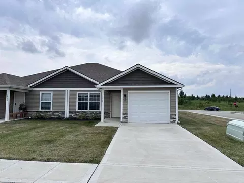 3727 NW 93rd St, Kansas City, MO 64154
