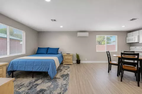 1122 S 10th St #1, Las Vegas, NV 89104