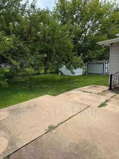 1246 Darr Dr, Bellefontaine Neighbors, MO 63137 photo 10