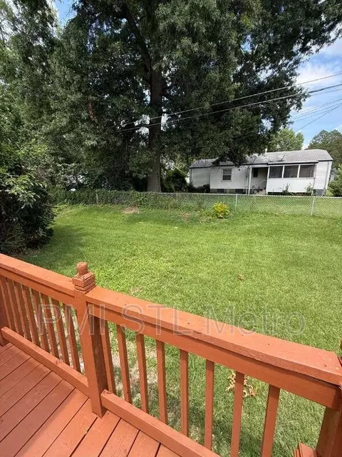 1246 Darr Dr, Bellefontaine Neighbors, MO 63137 photo 11