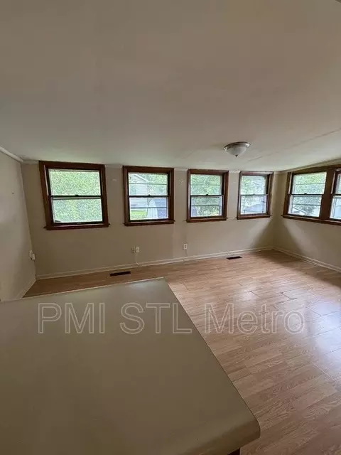 1246 Darr Dr, Bellefontaine Neighbors, MO 63137 photo 5