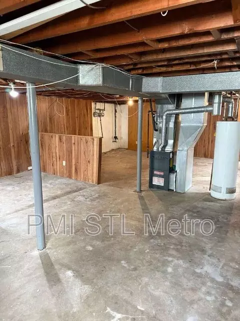 1246 Darr Dr, Bellefontaine Neighbors, MO 63137 photo 9