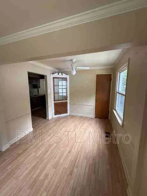 1246 Darr Dr, Bellefontaine Neighbors, MO 63137 photo 3