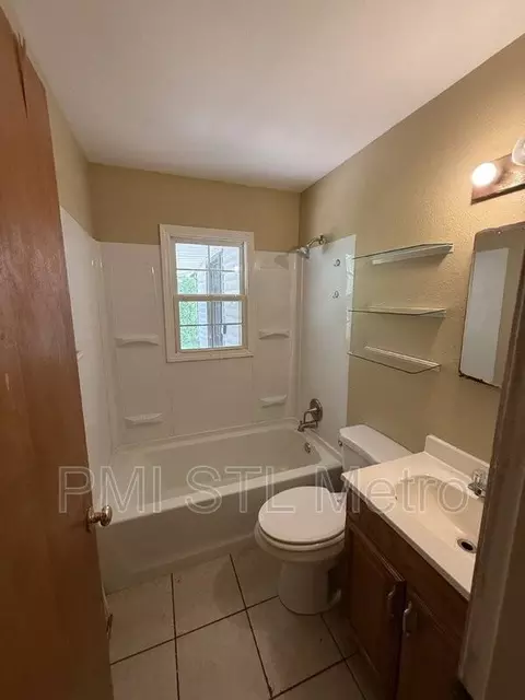 1246 Darr Dr, Bellefontaine Neighbors, MO 63137 photo 8