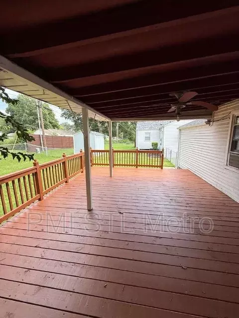 1246 Darr Dr, Bellefontaine Neighbors, MO 63137 photo 12
