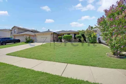 1012 Triple Crown Dr, Fort Worth, TX 76179