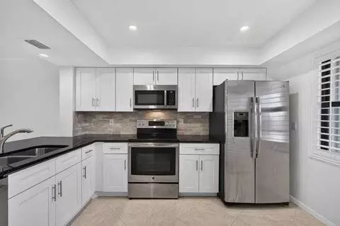 313 Lake Cir, North Palm Beach, FL 33408