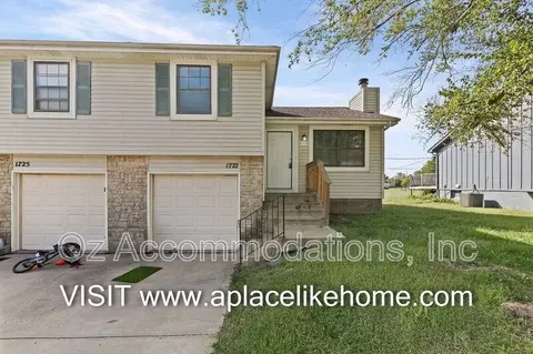 1727 W Spruce St, Olathe, KS 66061