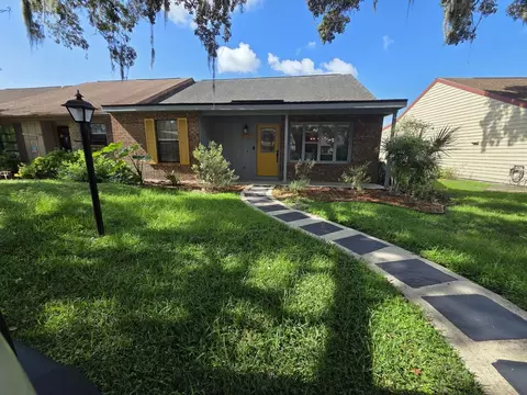 whispering oaks blvd, Dade City, FL 33523