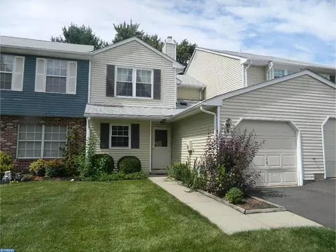 13 Covington Ct, Fieldsboro, NJ 08505
