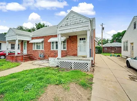 221 Baker St, Salina, KS 67401