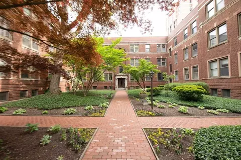 839 W Barry Ave #3B, Chicago, IL 60657