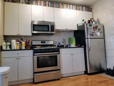 4764 N Virginia Ave #302, Chicago, IL 60625