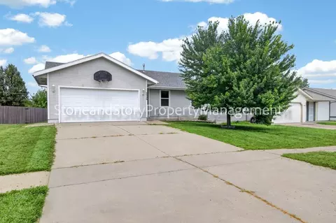 6926 SW 17th St, Topeka, KS 66615