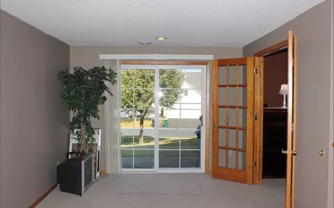 18216 Warbler Ln, Eden Prairie, MN 55346