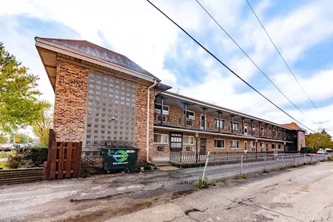 9450 N Washington St #2B, Niles, IL 60714