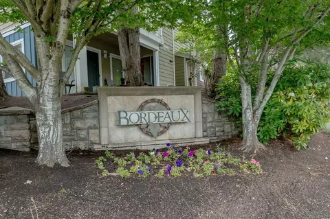 710 240th Way SE #D-301, Sammamish, WA 98074
