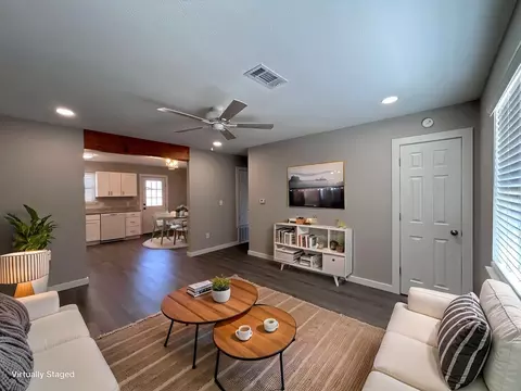 618 N 6th St, Rogers, AR 72756