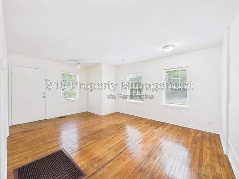 7924 Agnes Ave, Kansas City, MO 64132