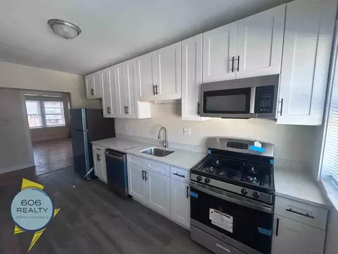 98 Lincoln Ave #1E, Riverside, IL 60546