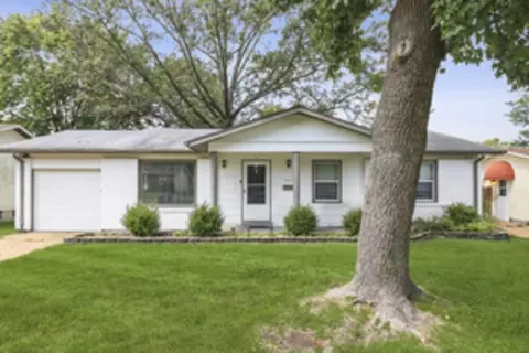 2223 Farnham Ln, Florissant, MO 63033