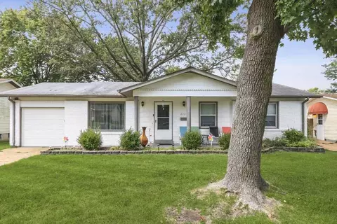 2223 Farnham Ln, Florissant, MO 63033