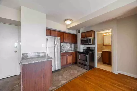 4180 N Marine Dr #512, Chicago, IL 60613