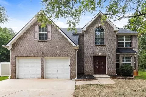 385 Kentwood Springs Dr, Hampton, GA 30228