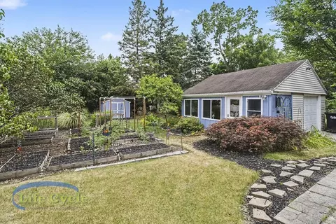 2052 Collingwood Ave SW #1, Wyoming, MI 49519