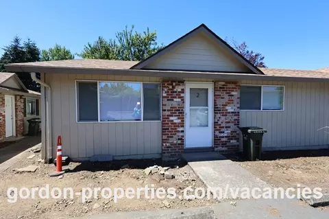 8960 SE Tolbert St #2, Clackamas, OR 97015