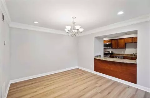 6980 Roswell Rd #B, Sandy Springs, GA 30328