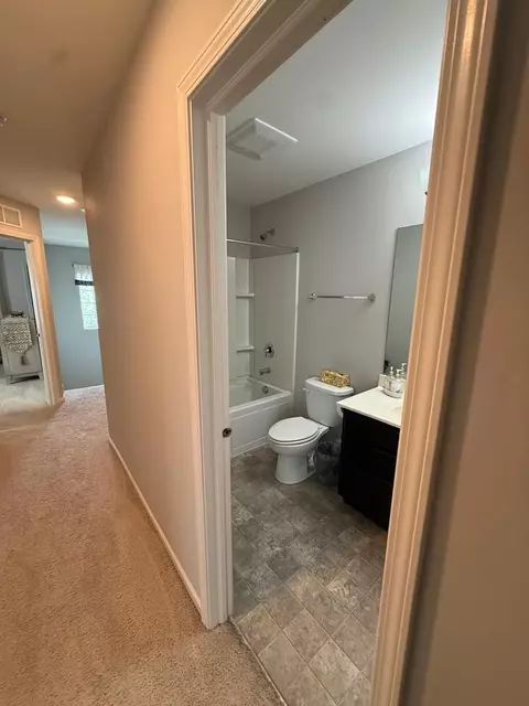 701 Hickory St #701, Mundelein, IL 60060