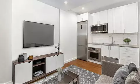 130 1st Ave #4R, New York, NY 10009