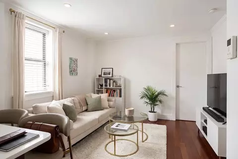 118 E 4th St #4, New York, NY 10003